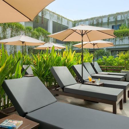 Eightfold Urban Resort Siem Reap Exterior photo Pool Deck