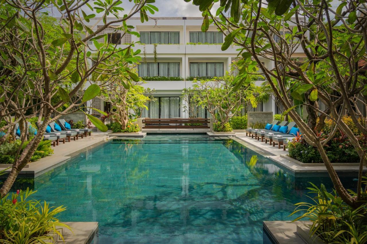 Eightfold Urban Resort Siem Reap Exterior photo The hotel's swimming pool