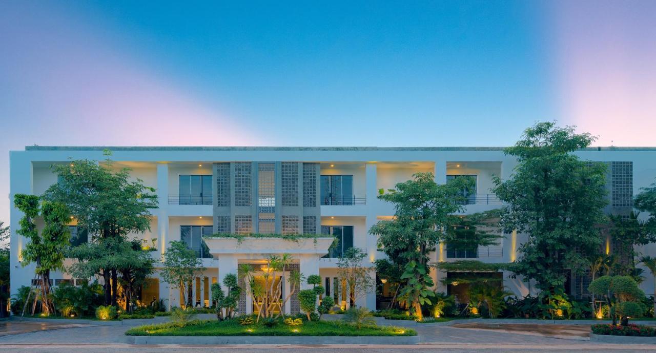 Eightfold Urban Resort Siem Reap Exterior photo The 137 Pillars Hotel