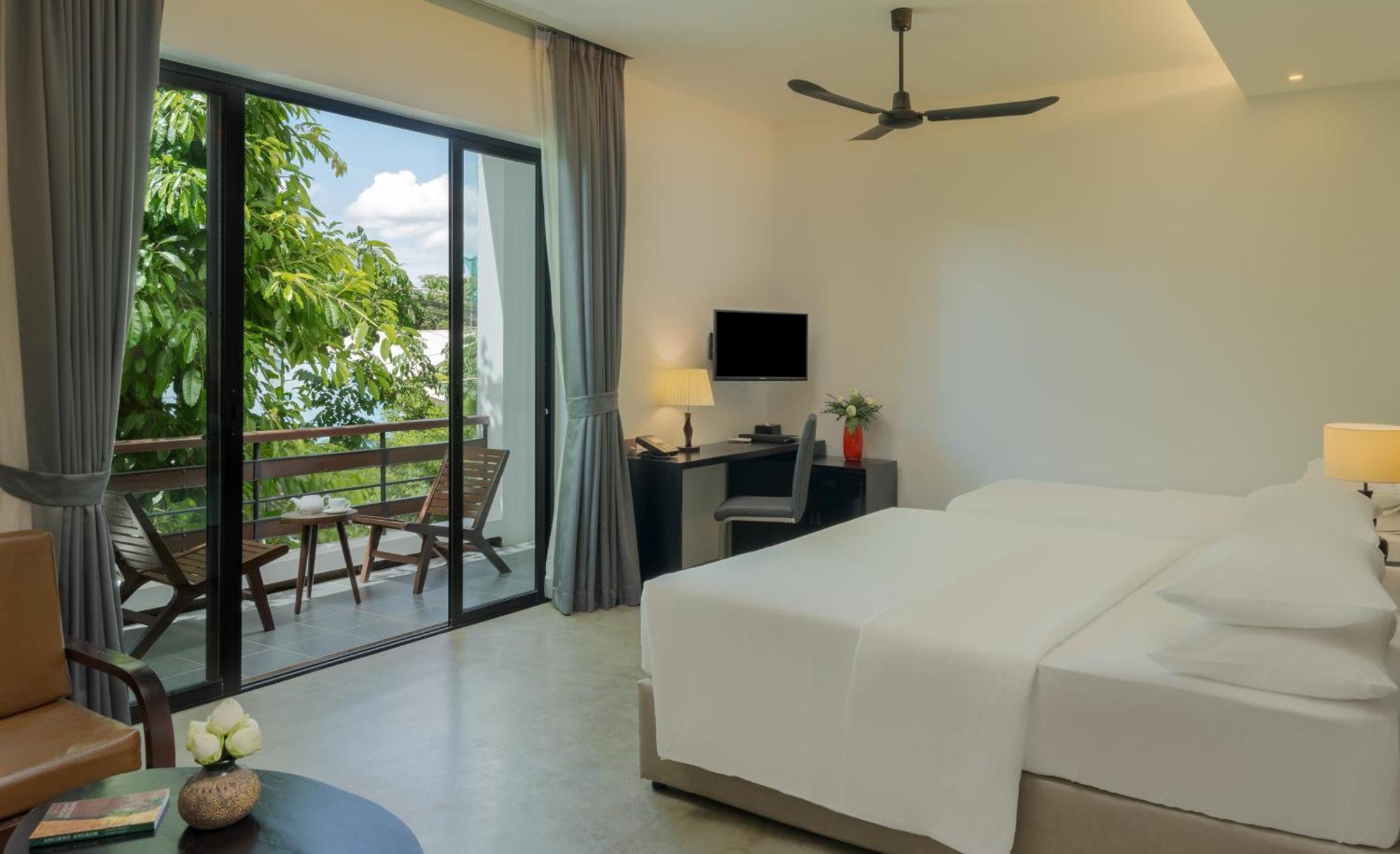 Eightfold Urban Resort Siem Reap Exterior photo
