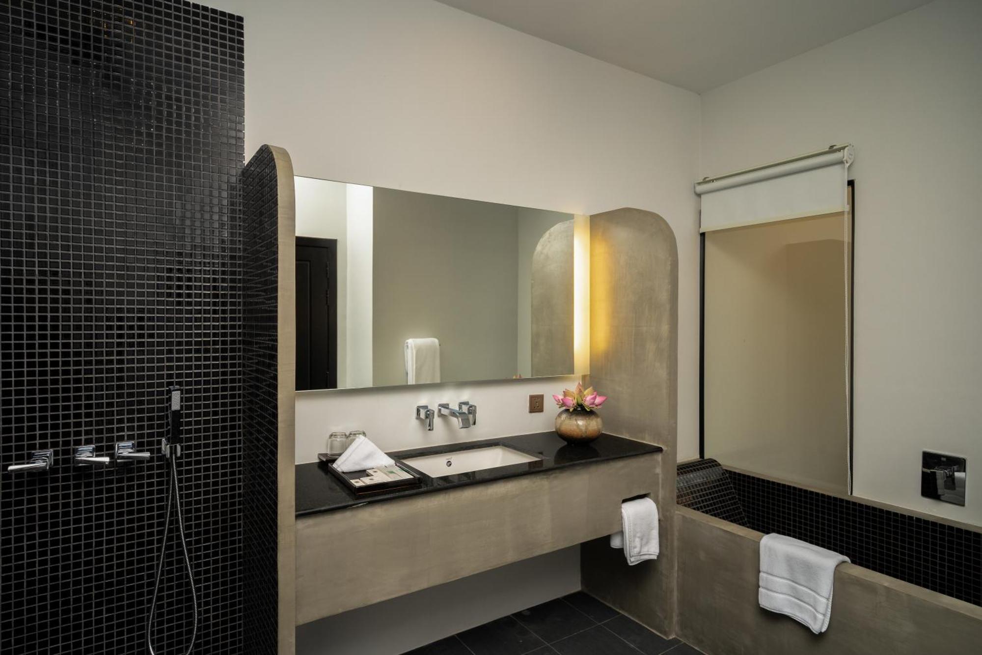 Eightfold Urban Resort Siem Reap Room photo Bathroom